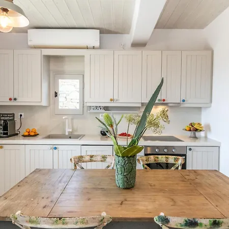 By Eneatinos - 3br Seaview