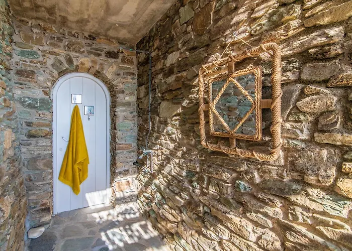 By Eneatinos - 3br Seaview